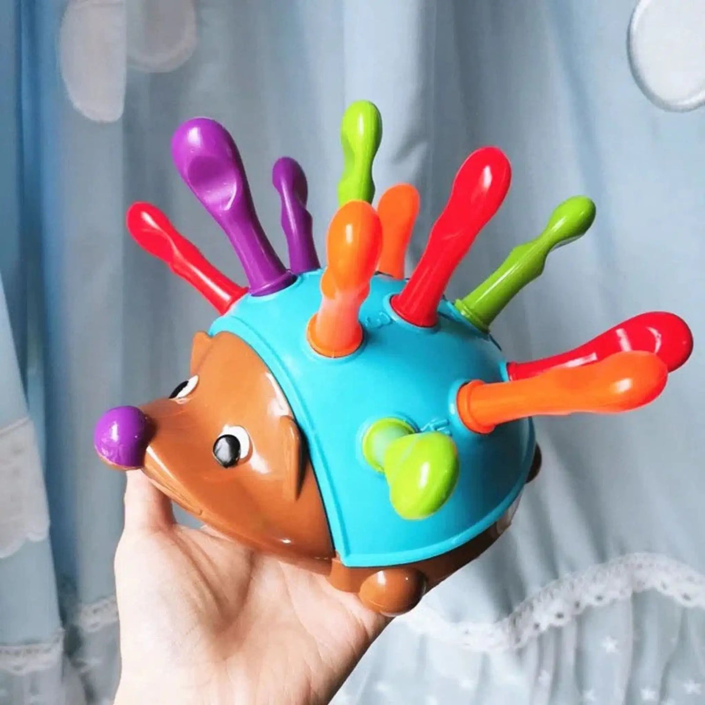 Jouet interactif en forme de hérisson